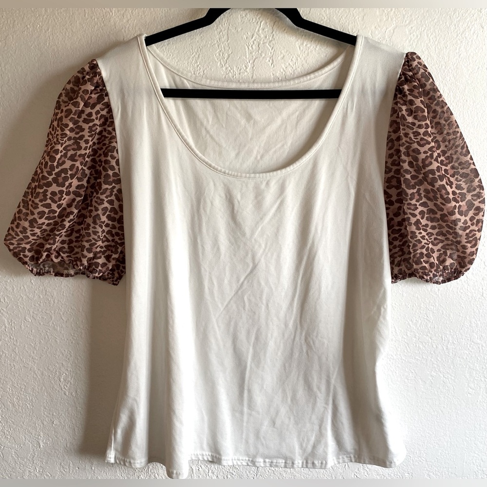 3/$20! Leopard Print Sleeve White Top